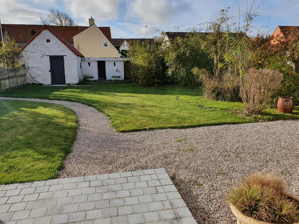 Vintage Holiday Home In Escalles With Garden Eksteriør billede